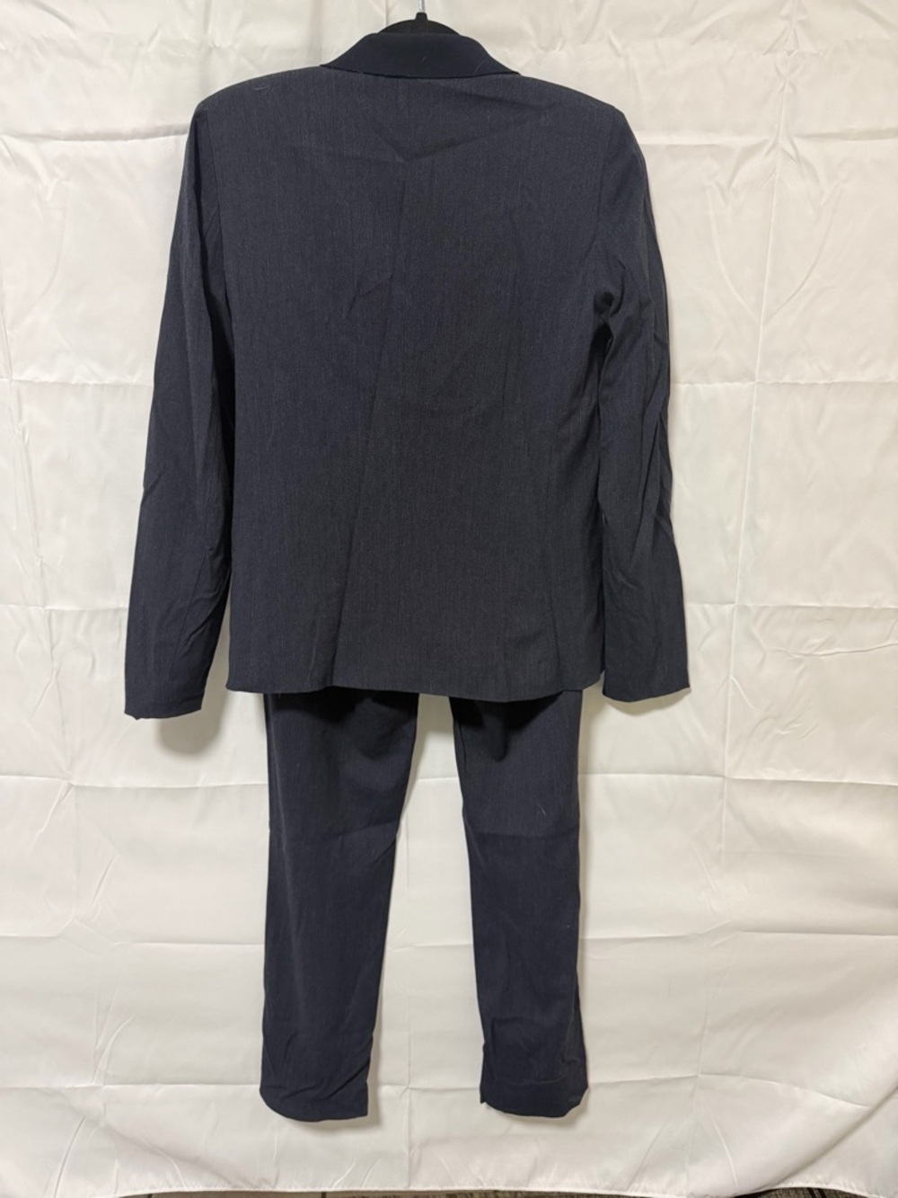 T Tahari Women’s Navy Single-Button Suit Jacket and Trousers - Picture 6 of 12